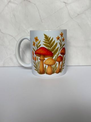 Barvy lesa blednou, listy tiše mizí… ale můj hrnek s houbami pořád připomíná kouzlo podzimu. 🍄✨ #malypodnikatel #tvorim...